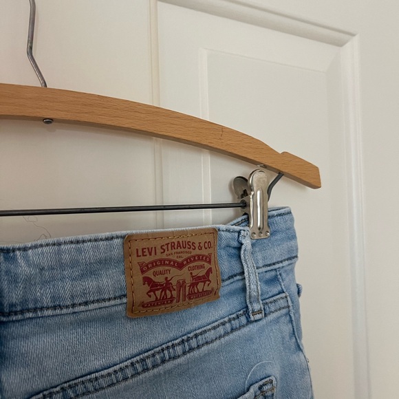 Levi’s 721 High Rise Skinny. Size 28. Light Wash. - Picture 8 of 8